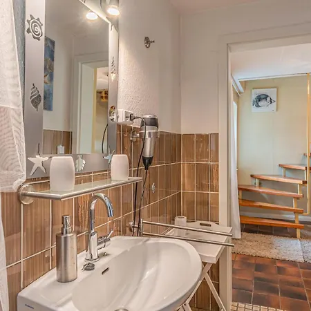 2 Bedroom Lovely In Nyaraló