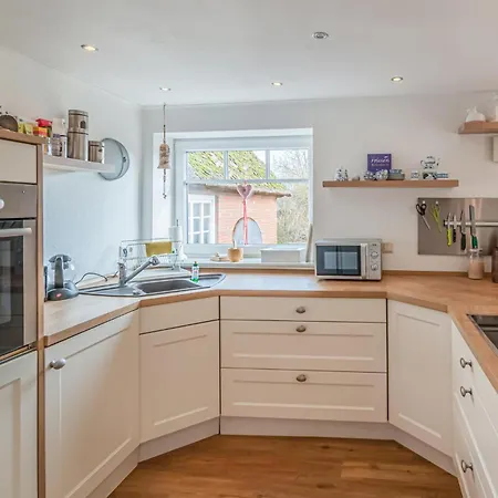 2 Bedroom Lovely In * Langenhorn