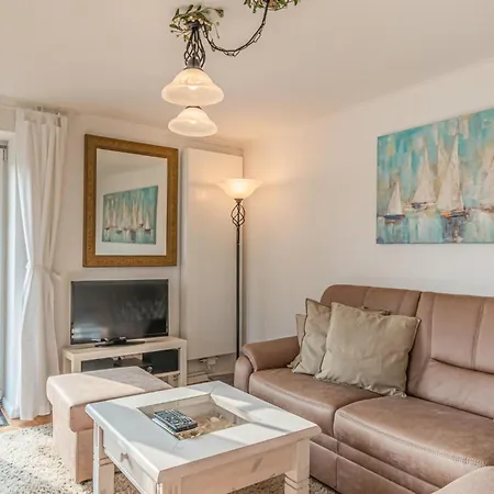 2 Bedroom Lovely In Holiday home Langenhorn