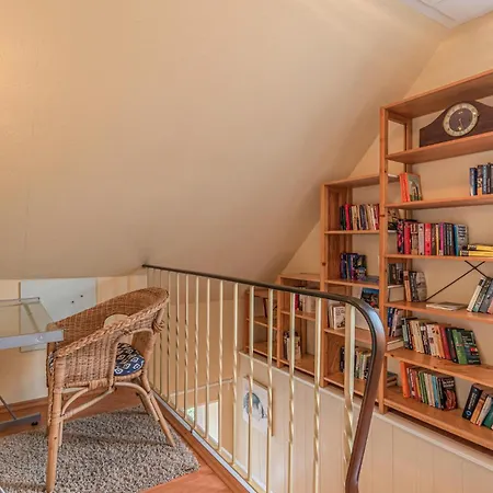 2 Bedroom Lovely In Holiday home