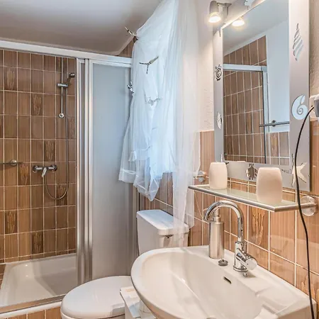 2 Bedroom Lovely In *