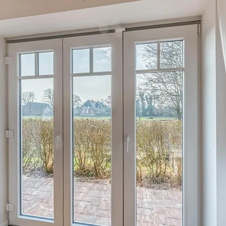 2 Bedroom Lovely In Holiday home